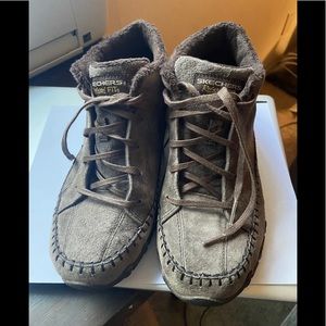 Sketchers Relaxed Fit Womens Size 7.5 Suede Moccasin Boot Brown Lined Shoe